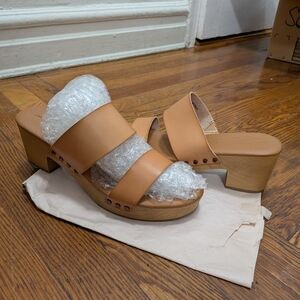 Universal Thread Tan Two-Band Block Heel Mules